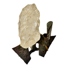Load image into Gallery viewer, Brutalist sculpture tafellamp van metaal en bergkristal kristal, 1960s

