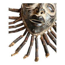 Afbeelding in Gallery-weergave laden, African Chokwe mask. Congo circa, Afrika 1950
