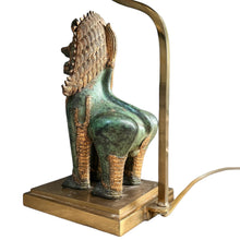 Load image into Gallery viewer, Thaise Singha lion Foo dog bronze en vergulde tafellamp, 1960s
