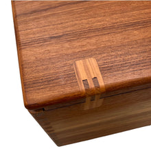 Afbeelding in Gallery-weergave laden, Vintage teakhouten opberg box/ trolly/ bar van Salin Mobler, Denemarken 1960s
